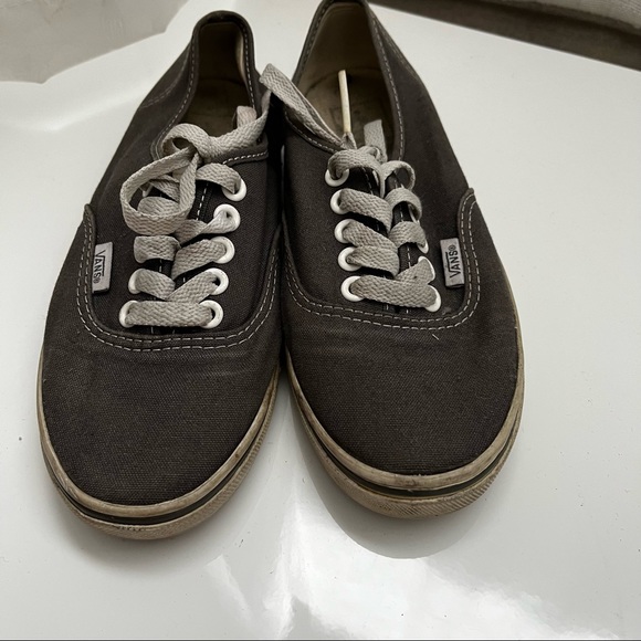 Vans - Picture 9 of 10